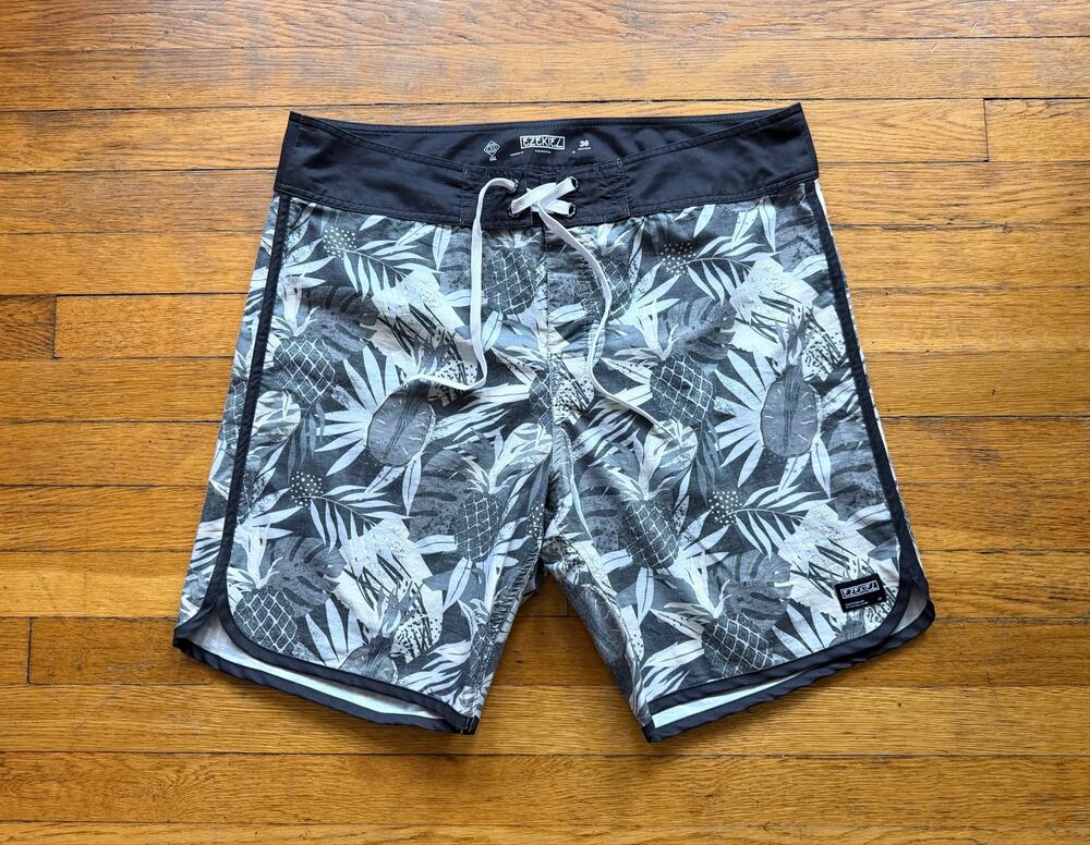 EZEKIEL Gray/Black Floral Boardshorts Mens sz 36